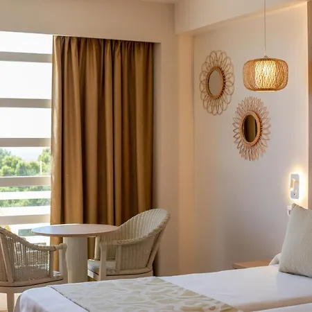 Ona Palmira Paradise