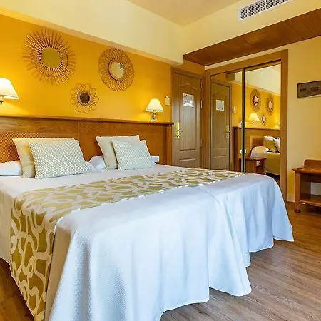 Ona Palmira Paradise