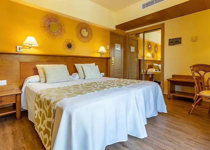 Ona Palmira Paradise