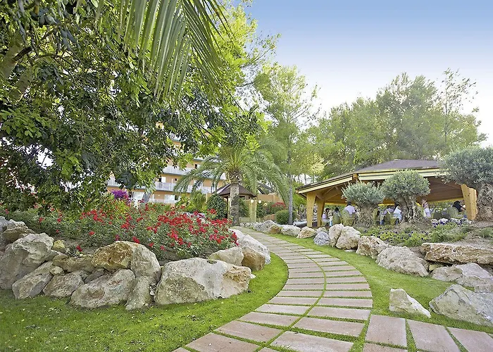 Ona Palmira Paradise