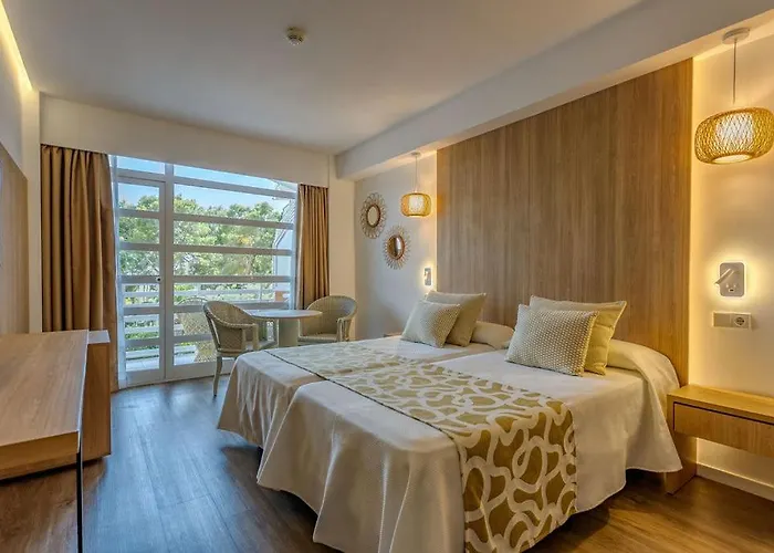 Ona Palmira Paradise מלון